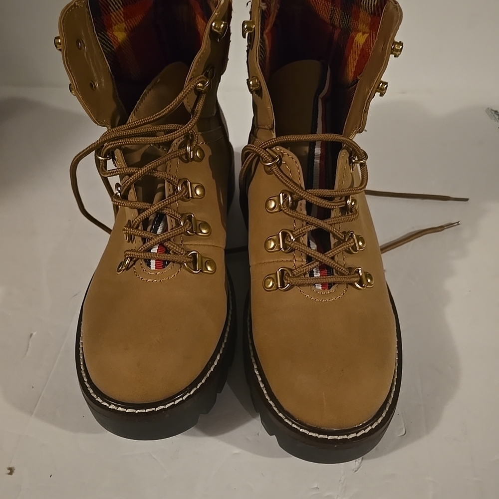 New (no tags) Tommy Hilfiger Lariti Boots